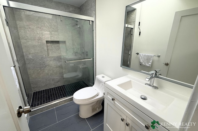 Building Photo - Remodeled 4BR/2BA Home w/ Dual Kitchens + New Appliances — Daly City