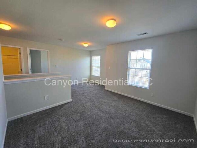 Building Photo - 4239 Oak Pointe Dr