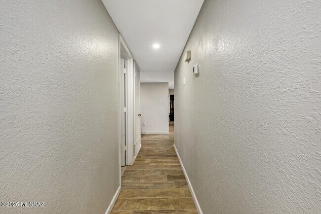 Building Photo - 2191 S Sunburst Dr