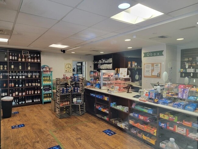 Building Photo - 1000 West Ave