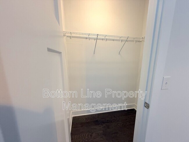 Building Photo - 118 W Poindexter Dr