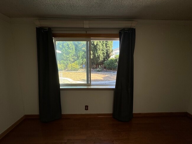 Building Photo - 2075 Lockwood Dr