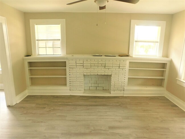 Building Photo - Fully Remodeled Rooming House in Quiet North Side Neighborhood with High End Appointments