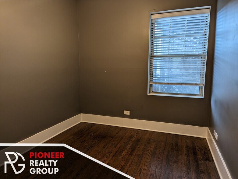 Building Photo - 3455 N Wolcott Ave