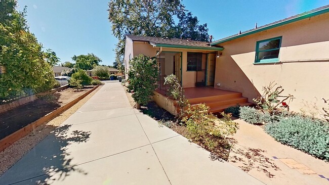 Building Photo - Desirable 3 Bedroom, 2 Bathroom house in S...