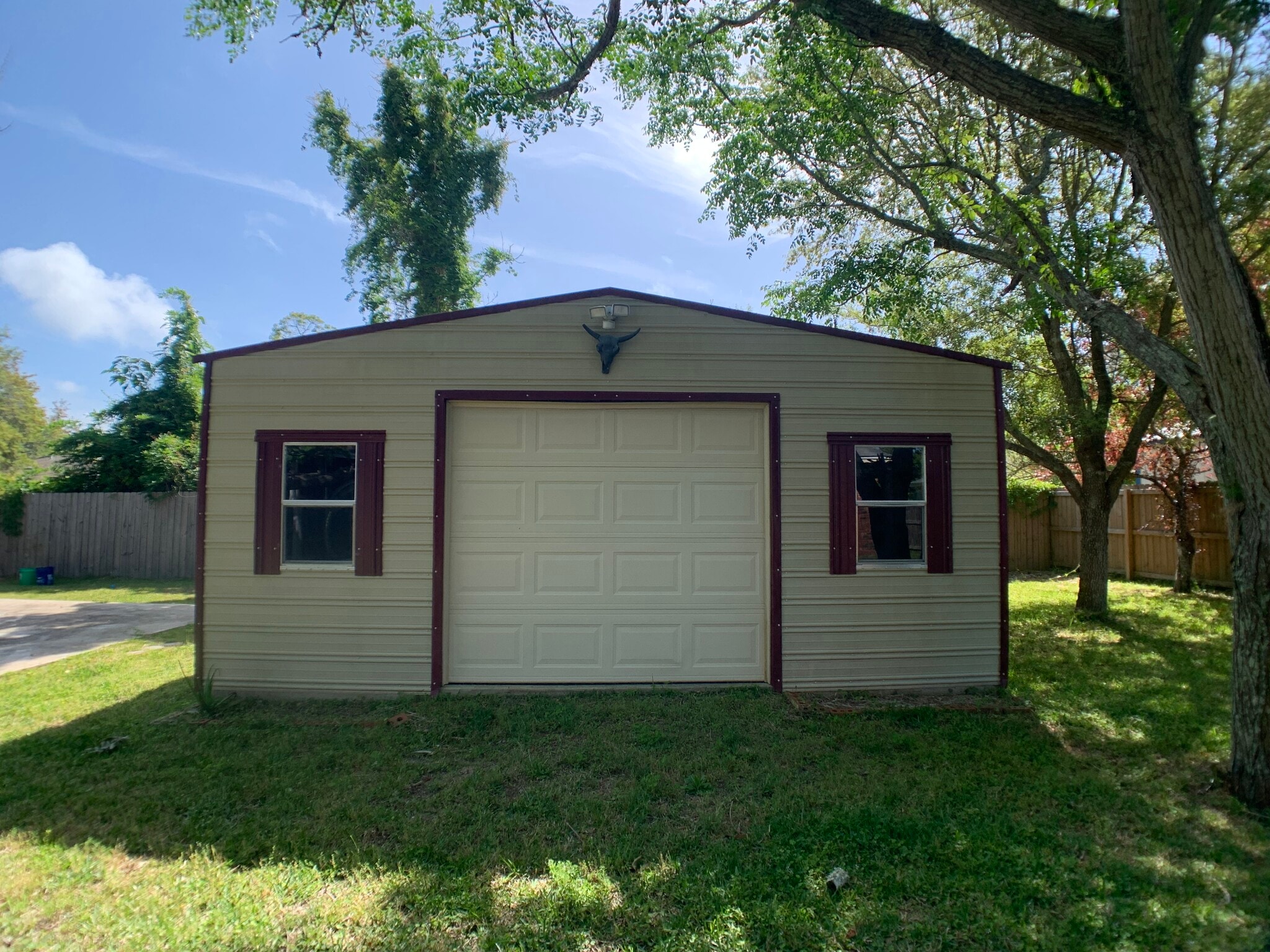 Storage/Workshop - 205 Evergreen Dr