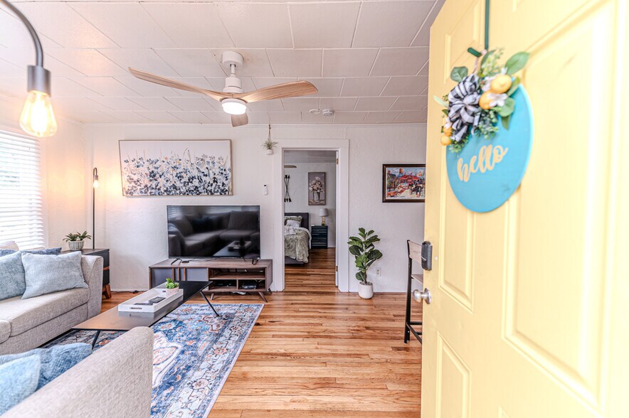 Building Photo - 508A W Chisholm St