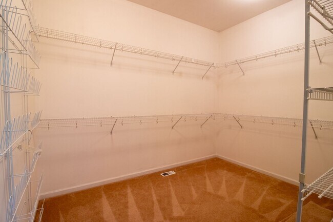 Building Photo - 4bd/4ba Bellevue Home