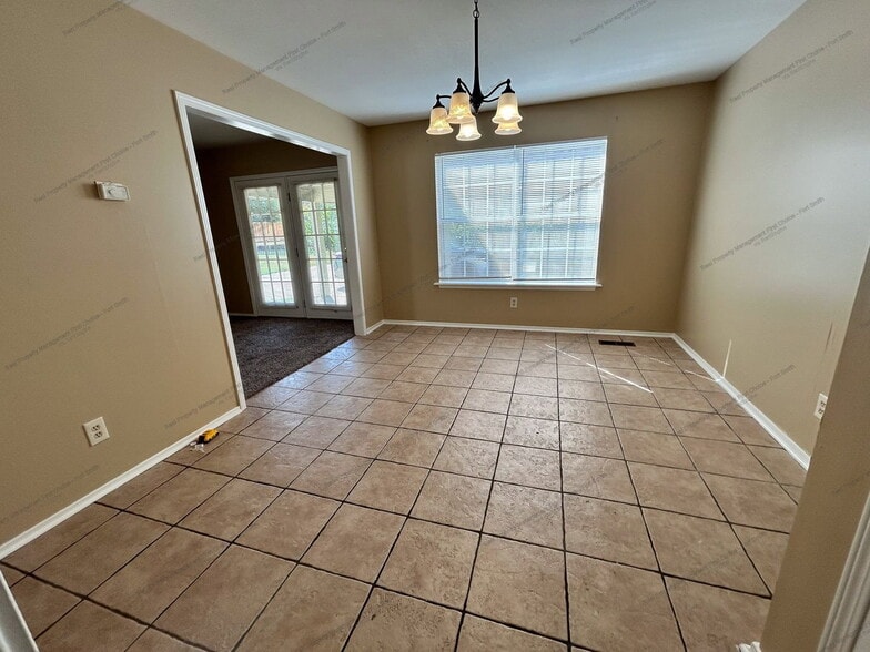 Building Photo - 1206 S 41st Cir