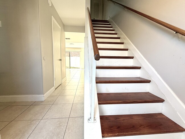 Building Photo - 413 N Cypress Dr