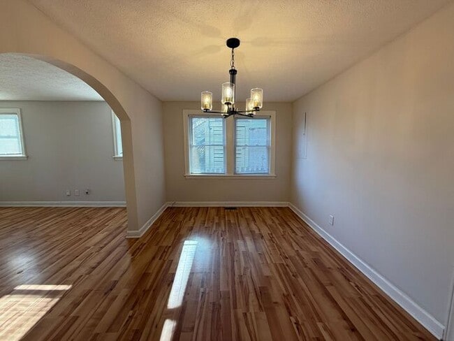 Building Photo - Spacious 4 Bedroom in North Nashville - Minutes from Downtown