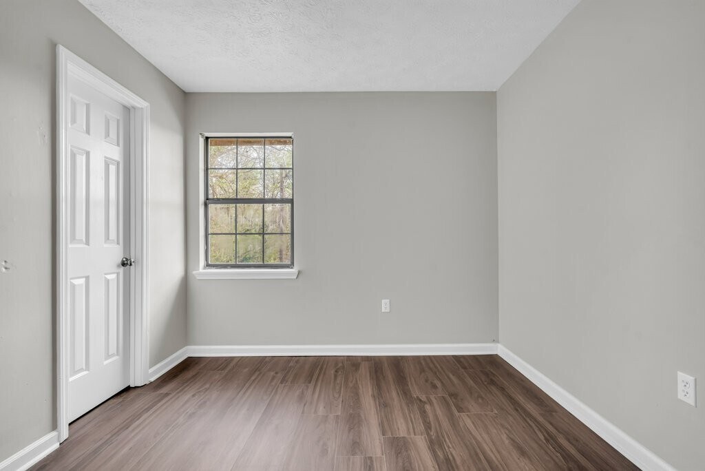 Building Photo - 456 W Broad St