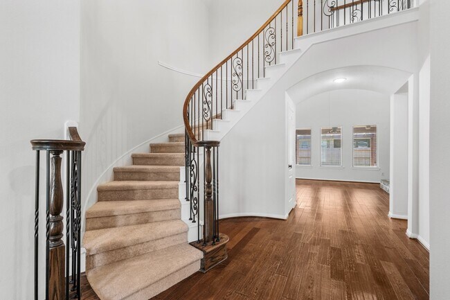 Building Photo - 8102 Little Scarlet St