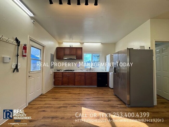 Building Photo - 9009 Randall Dr