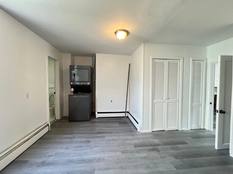 Unit 1 - 13 E 17th St