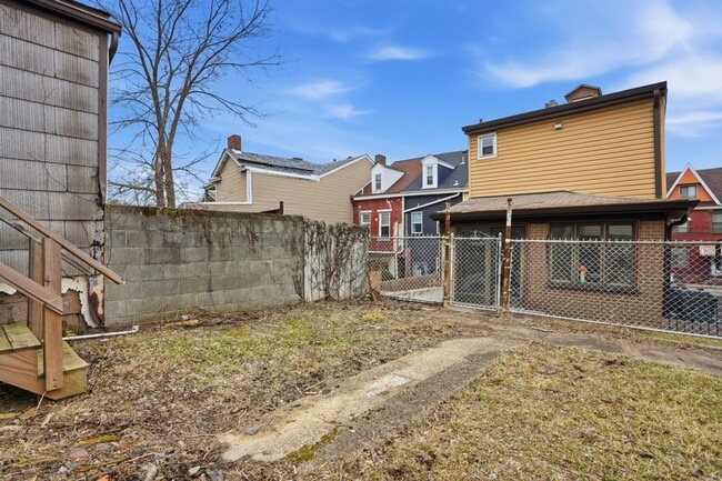 Building Photo - **Private Bloomfield 2BR Retreat – Walk to Liberty Ave, Steps from It All (15224)**