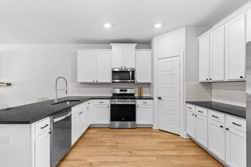 Building Photo - 6622 Aglet Aly
