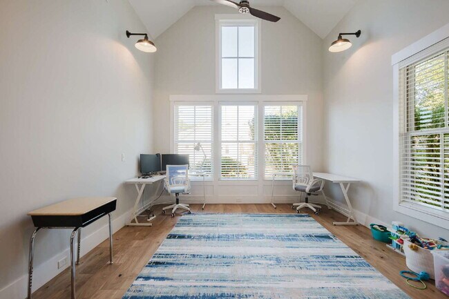 Building Photo - Stunning Custom Home in Palmetto Bluff