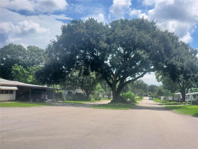 Building Photo - 3532 Lazy Lake Dr N