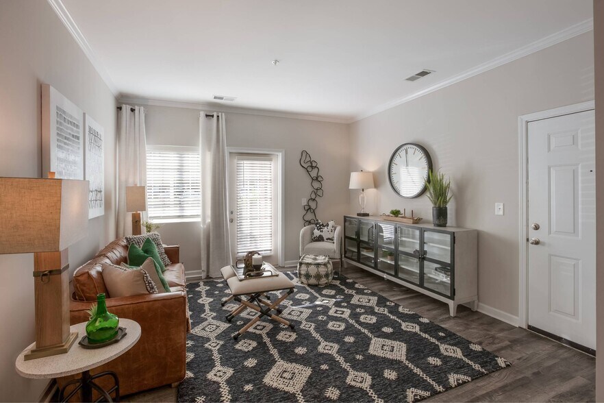 Building Photo - The Summit on 401