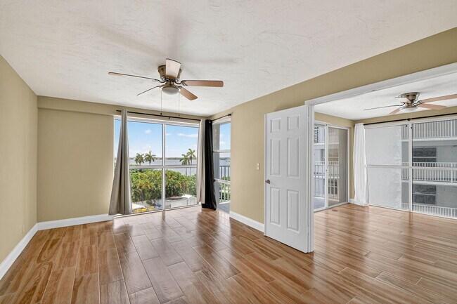 Building Photo - 3901 S Flagler Dr