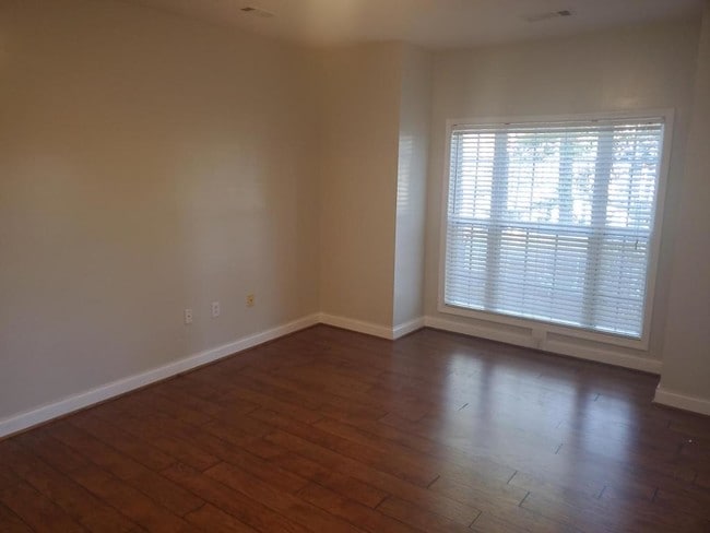 Building Photo - 84 Addison Cottage Way #211