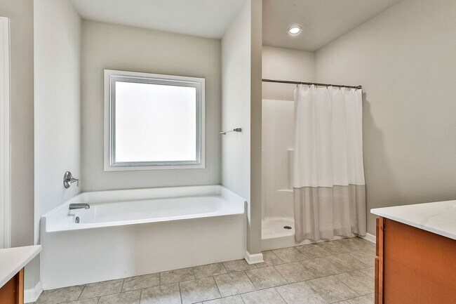 Building Photo - Spacious 5BR Home in Senoia — Golf Cart to Downtown