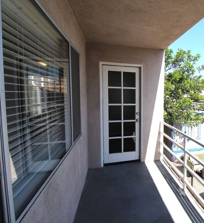 Building Photo - 1158 Cypress Ave