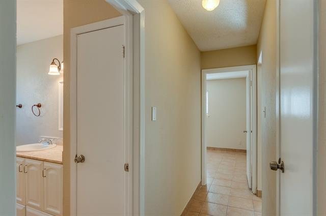 Building Photo - 611 Johns Dr