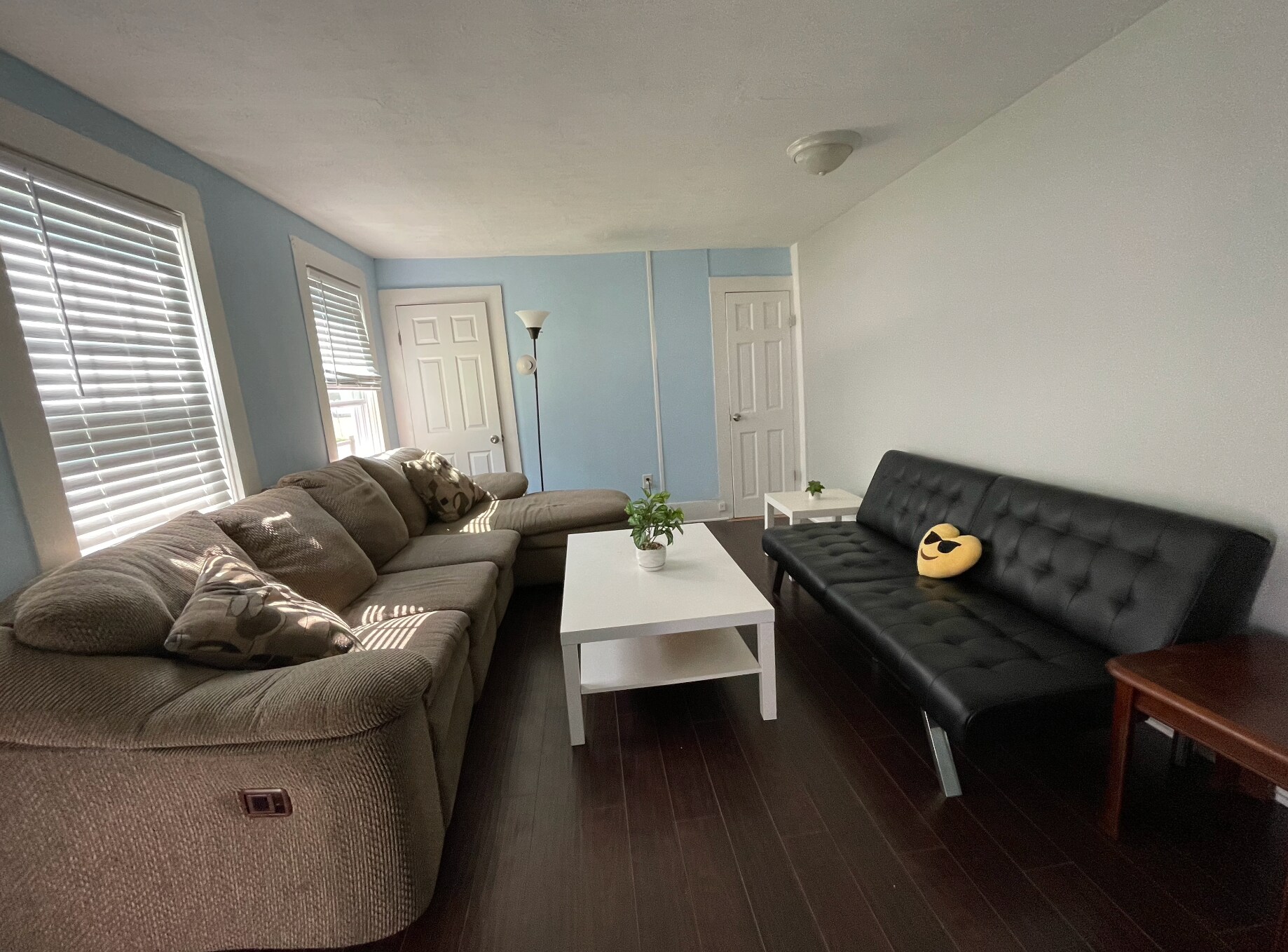 Building Photo - 27 Snell St