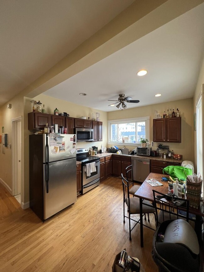 Building Photo - 4 bedroom in Somerville MA 02144