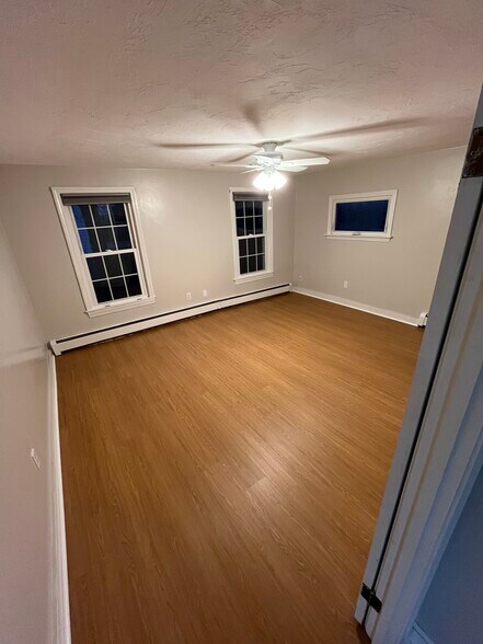 Building Photo - 24 Ash St