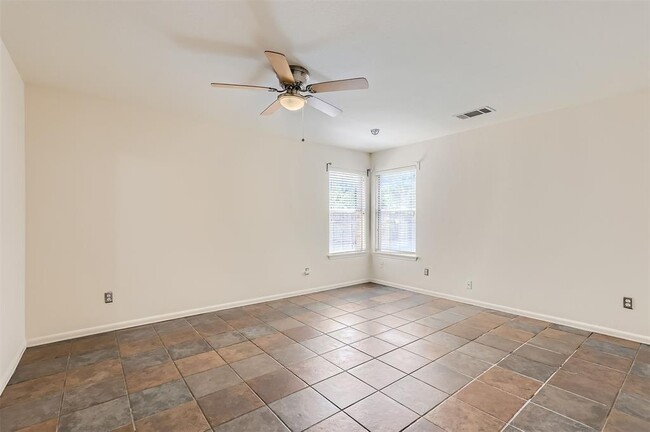 Building Photo - 3001 Rainy River Dr