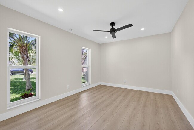 Building Photo - 280 Sulky Way