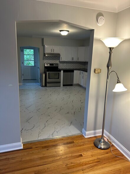 Transition to Kitchen - 1877 Memorial Pky