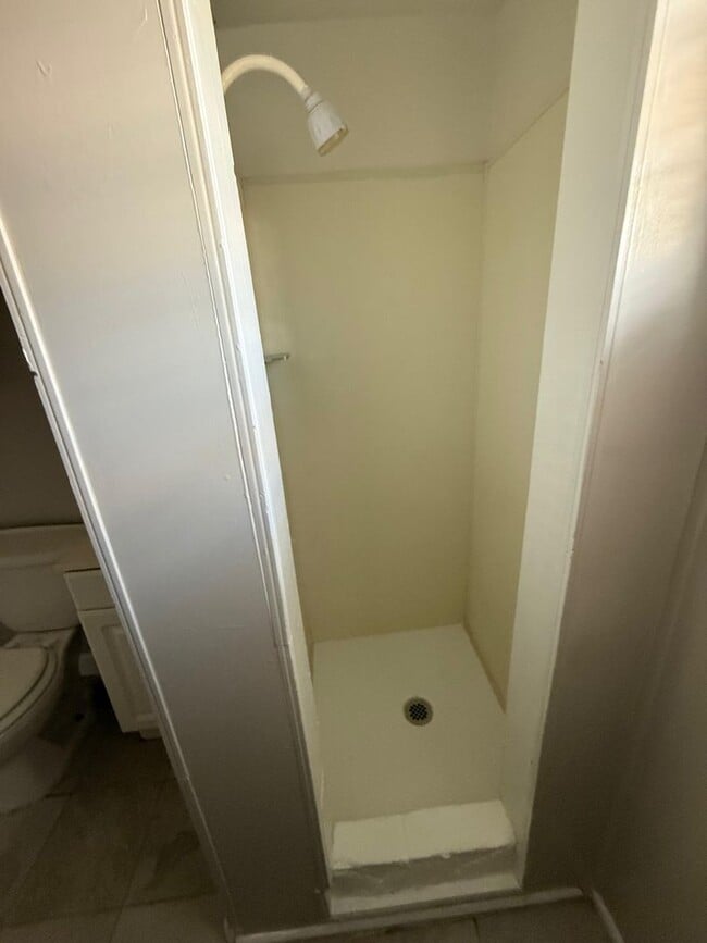 Building Photo - Cohen St.