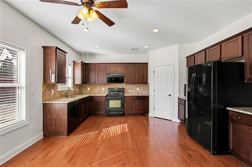 Building Photo - 2260 Harvest Ridge Cir NE