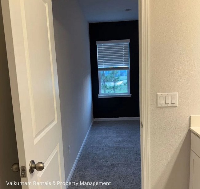 Building Photo - 370 Richmond Dr