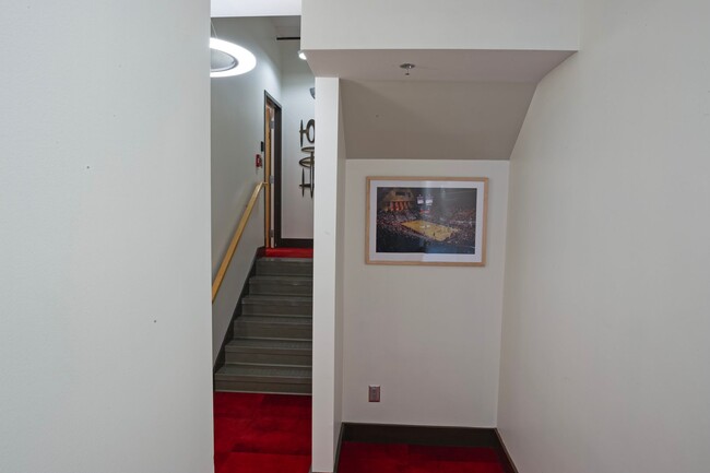 Building Photo - 118 N Walnut St