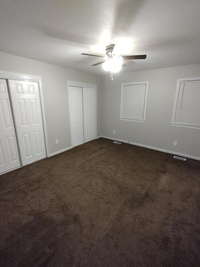 Building Photo - Cozy 3 bedroom and 2 full bath with in a huge duplex in Liberty off I -35.