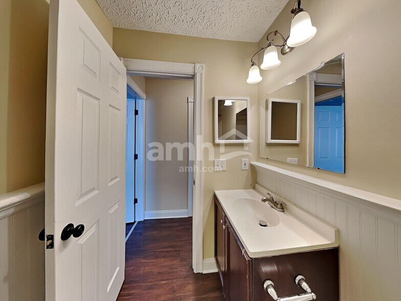 Building Photo - 1199 Onaway Ct