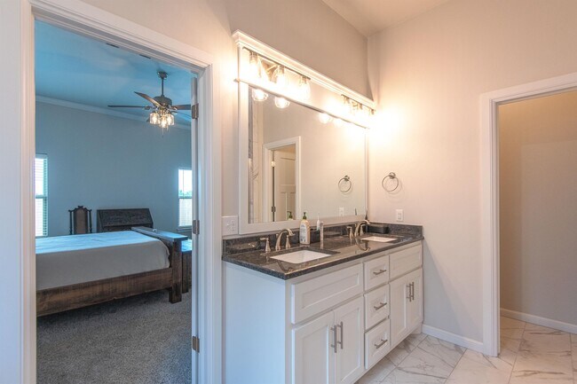 Building Photo - 2244 E Kellan Ct Terrace