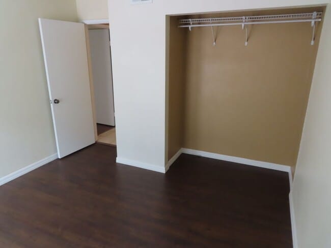 Building Photo - Three Bedroom Townhome with Two-Car Garage