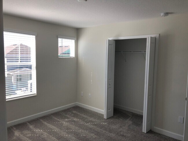 Building Photo - Just Listed!  3/2.5 Located In Beautiful P...