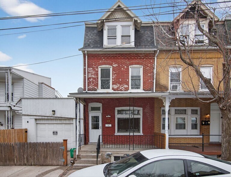 Building Photo - 608 Park St