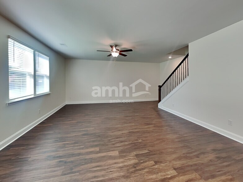 Building Photo - 546 Rivermist Dr