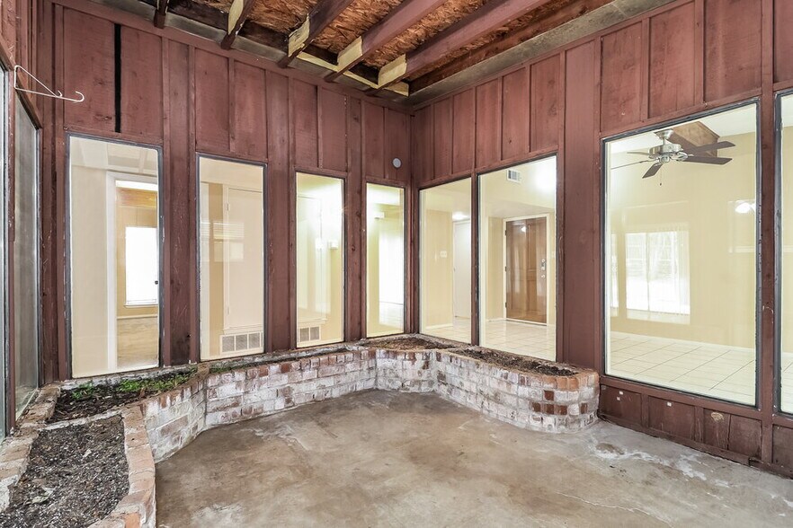 Building Photo - 1305 Rusdell Dr