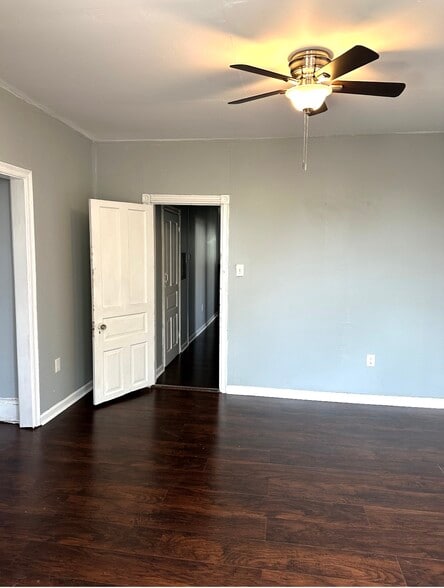Front bedroom alternate angle - 4909 Cedar Ave