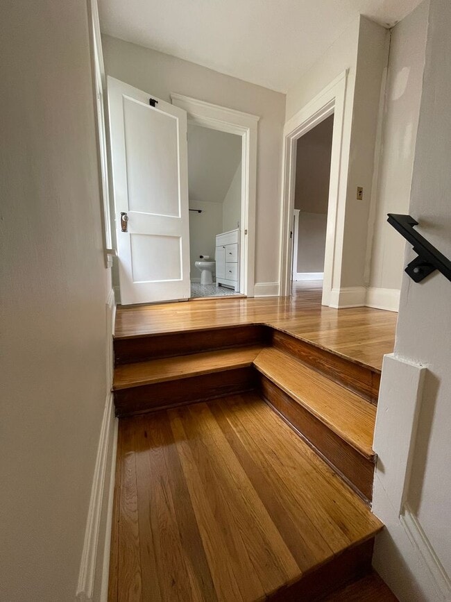 Building Photo - Charming Bungalow