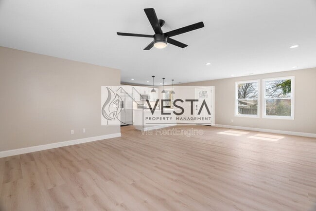 Building Photo - 110 Deaver Park Cir